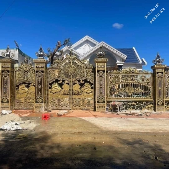 Cổng nhôm đúc 4 cánh